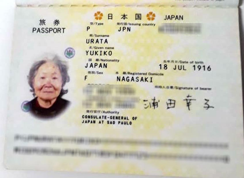 Passaporte da Dona Yokiko que saltou de paraquedas
